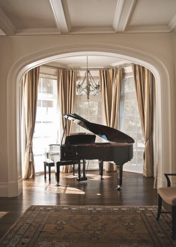 #127105 Piano WINTER 1/8 de Cola, Pequeño 140 cms de Largo.