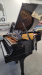 Steinway & Sons Modelo M: El Piano Que Habla de Elegancia, Prestigio y Pasión por la Música a su Alcance, de Cola.