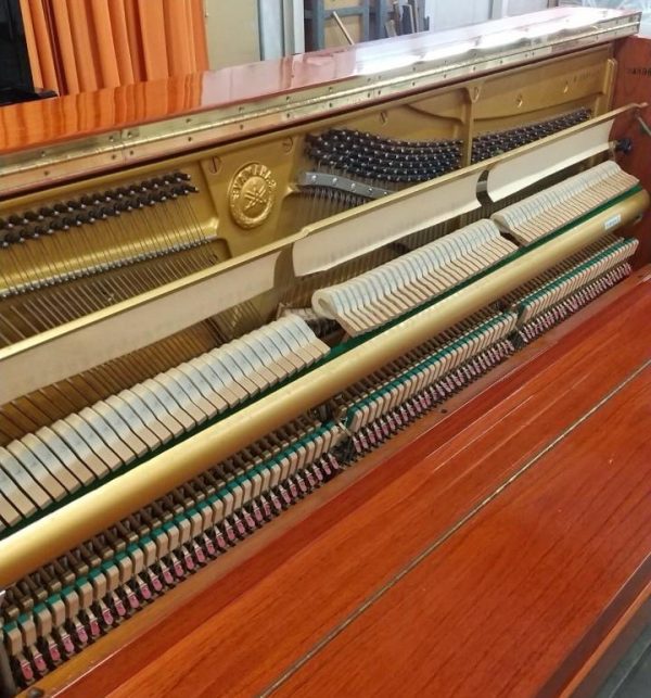 #2489665 Distinguido Piano YAMAHA Modelo W104, Consola.