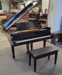 Steinway & Sons Modelo M: El Piano Que Habla de Elegancia, Prestigio y Pasión por la Música a su Alcance, de Cola.