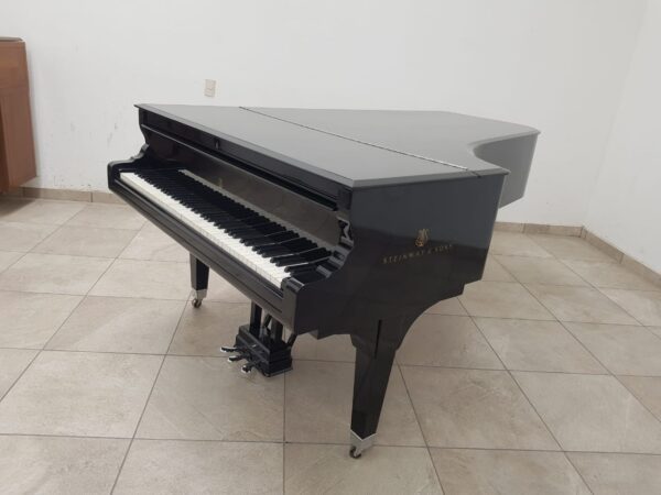 STEINWAY & SONS — El Mejor Piano del Mundo, Ahora a Tu Alcance en Su Majestad el Piano, de Cola.
