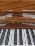 #ILB01368 Piano KOHLER & CAMBPELL Presencia Acústica Imponente, Vertical.