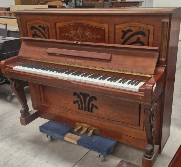 #1837293 Piano YOUNG CHANG  U-121, Sonido que conquista desde la primera nota, Vertical.