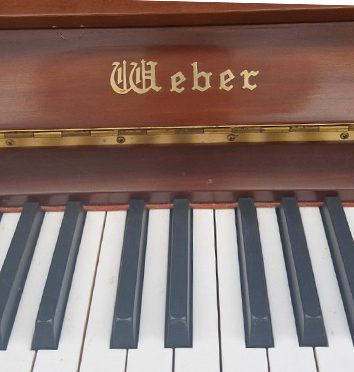 #Y02583237 Piano WEBER PW-48 Potencia y Claridad que Impresionan, Vertical.