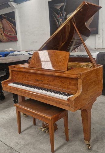 Piano SCHAFER & SONS Raiz de Olmo, Excelente proyección armónica, de Cola.
