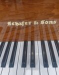 Piano SCHAFER & SONS Raiz de Olmo, Excelente proyección armónica, de Cola.