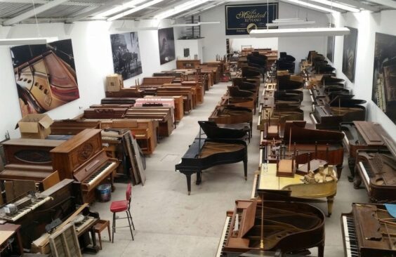 #D83623 Piano KIMBALL Media Cola, Encino, Resonancia Distinguida.