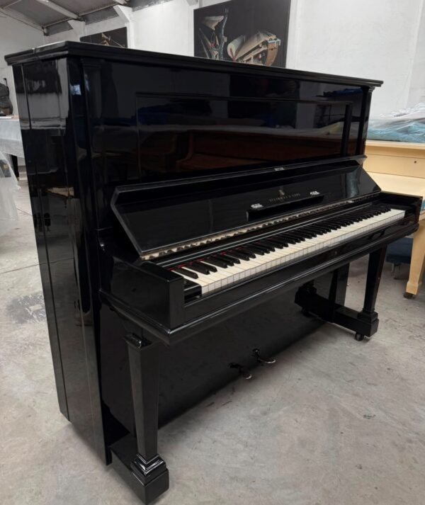 PIANO STEINWAY & SONS VERTICAL CON IPAD, TOCA SOLO. LA CIMA DEL LUJO Y LA TECNOLOGÍA EN UN SOLO PIANO.