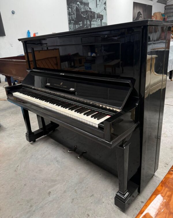 PIANO STEINWAY & SONS VERTICAL CON IPAD, TOCA SOLO. LA CIMA DEL LUJO Y LA TECNOLOGÍA EN UN SOLO PIANO.