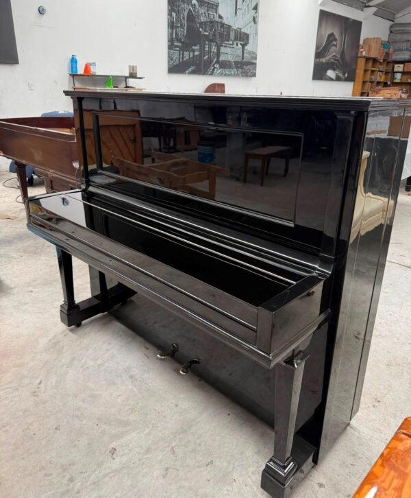 PIANO STEINWAY & SONS VERTICAL CON IPAD, TOCA SOLO. LA CIMA DEL LUJO Y LA TECNOLOGÍA EN UN SOLO PIANO.
