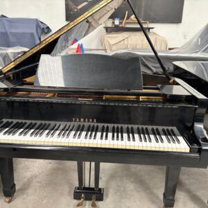 Piano de Cola Yamaha negro poliéster vista general