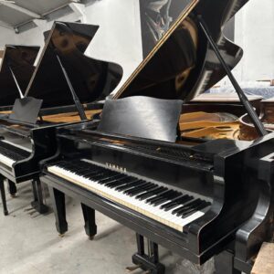#107659 Piano de Media Cola YAMAHA G3A 185 cm. de Largo Negro Poliéster Profesional