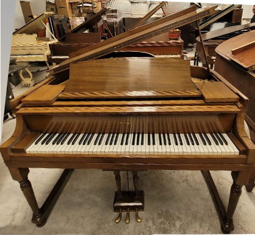 #112603 Piano HARRINGTON 1/4 de Cola, Resonancia distinguida.
