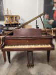 #144031 Piano LESTER, Octavo de Cola 145 cm. de largo.