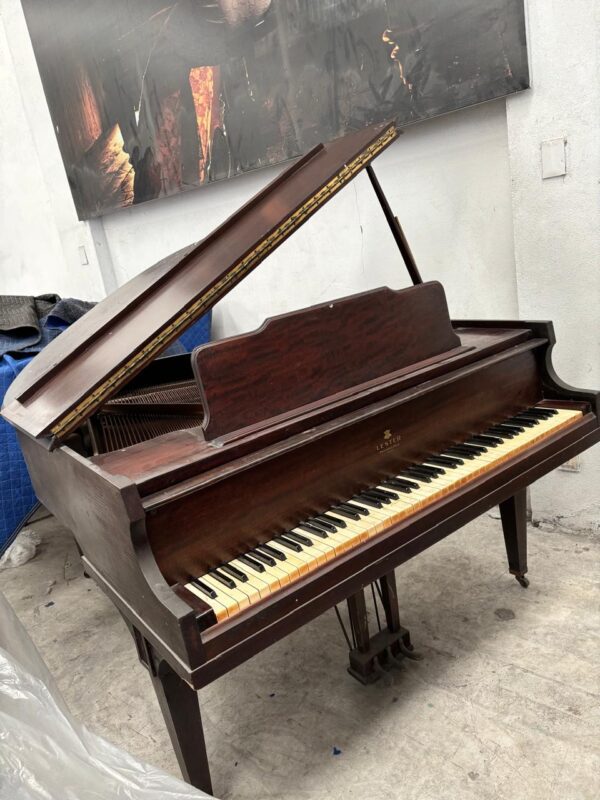 #144031 Piano LESTER, Octavo de Cola 145 cm. de largo.