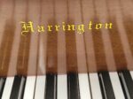 #112603 Piano HARRINGTON 1/4 de Cola, Resonancia distinguida.
