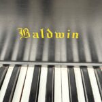 #5912 Piano Media cola marca BALDWIN, Negro Satín Calidad para Exigentes.