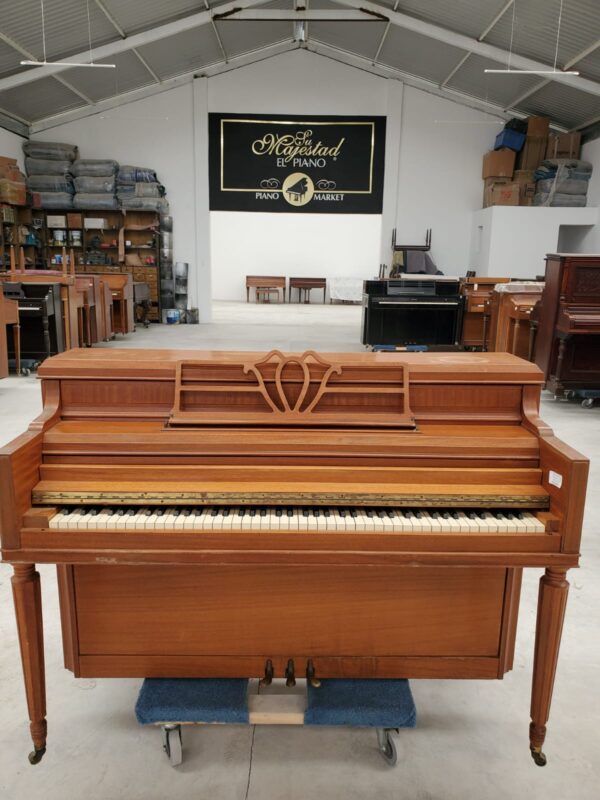 #421025 Piano KOHLER & CAMPBELL Consola Timbre Refinado.