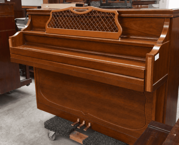 #K796819 Piano KAWAI Modelo Consola, RESONANCIA DISTINGUIDA.