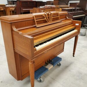 #421025 Piano KOHLER & CAMPBELL Consola Timbre Refinado.