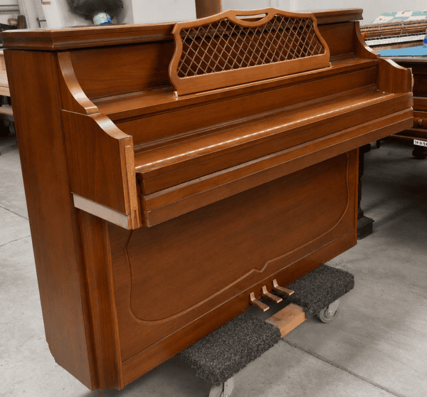#K796819 Piano KAWAI Modelo Consola, RESONANCIA DISTINGUIDA.