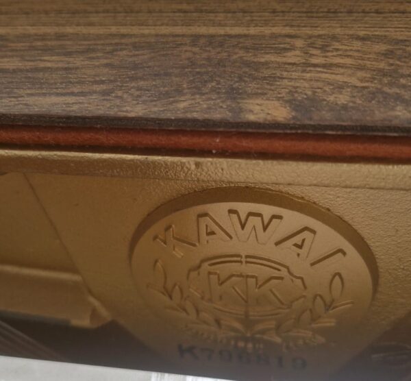 #K796819 Piano KAWAI Modelo Consola, RESONANCIA DISTINGUIDA.