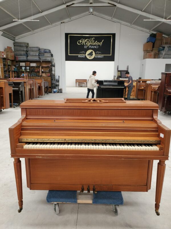 #421025 Piano KOHLER & CAMPBELL Consola Timbre Refinado.