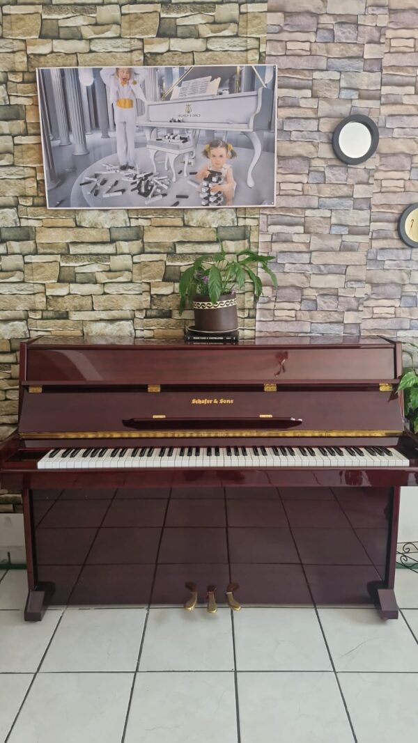 #147606  Hermoso Piano SCHAFER & SONS color Cherry Compacto.