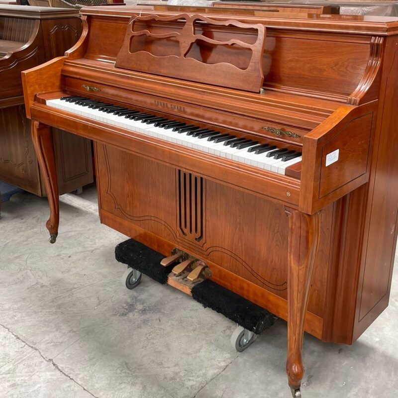 #1321777 Piano YOUNG CHANG, Modelo F-110, Tipo Vertical Estudio/Consola.