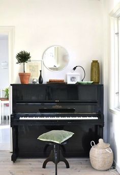 #923700 Piano Vertical para estudio marca HEINRICH & DECKER en Remate.