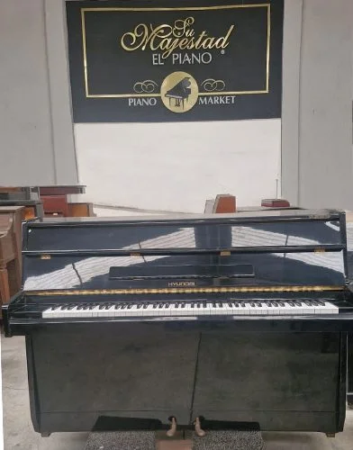 #HHB00947 Piano HYUNDAI U810, Estudio/Consola, Elegancia y Calidad.