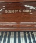 #602453 Piano SCHAFER & SONS Modelo VS-40, Toca solo, Sistema Cassette, Vertical.