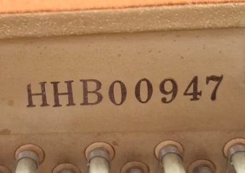 #HHB00947 Piano HYUNDAI U810, Estudio/Consola, Elegancia y Calidad.