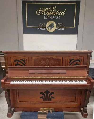 #1837293 Piano YOUNG CHANG U-121, Sonido que conquista desde la primera nota, Vertical.