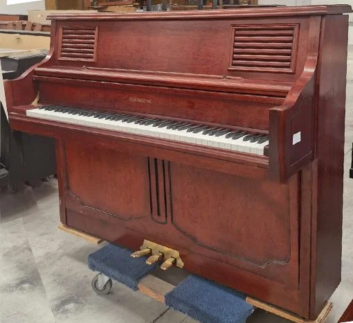 #IJML00095 Piano SAMICK JS-118, Proyección Sonora Superior, Consola.