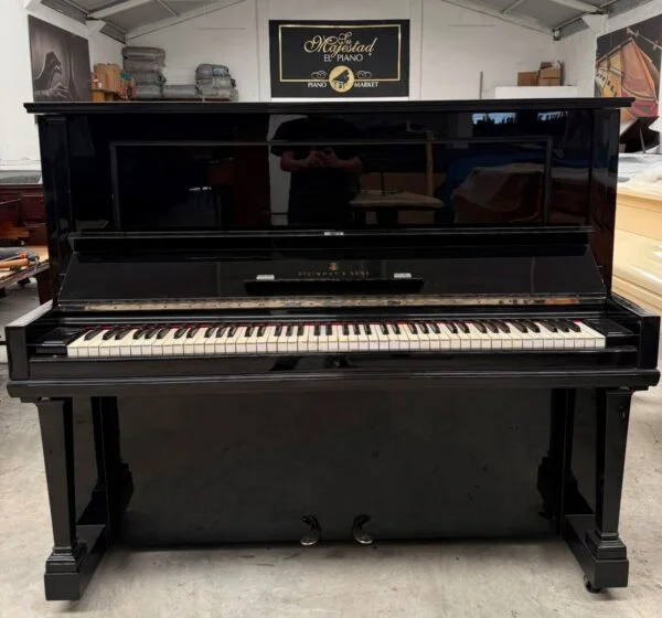 PIANO STEINWAY & SONS VERTICAL CON IPAD, TOCA SOLO. LA CIMA DEL LUJO Y LA TECNOLOGÍA EN UN SOLO PIANO.