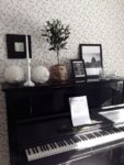 PIANO STEINWAY & SONS VERTICAL CON IPAD, TOCA SOLO. LA CIMA DEL LUJO Y LA TECNOLOGÍA EN UN SOLO PIANO.