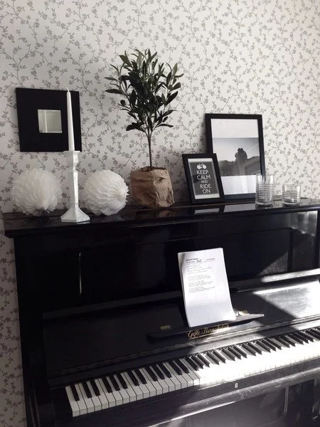 PIANO STEINWAY & SONS VERTICAL CON IPAD, TOCA SOLO. LA CIMA DEL LUJO Y LA TECNOLOGÍA EN UN SOLO PIANO.