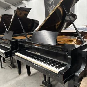 #107659 Piano de Media Cola YAMAHA G3A 185 cm. de Largo Negro Poliéster Profesional