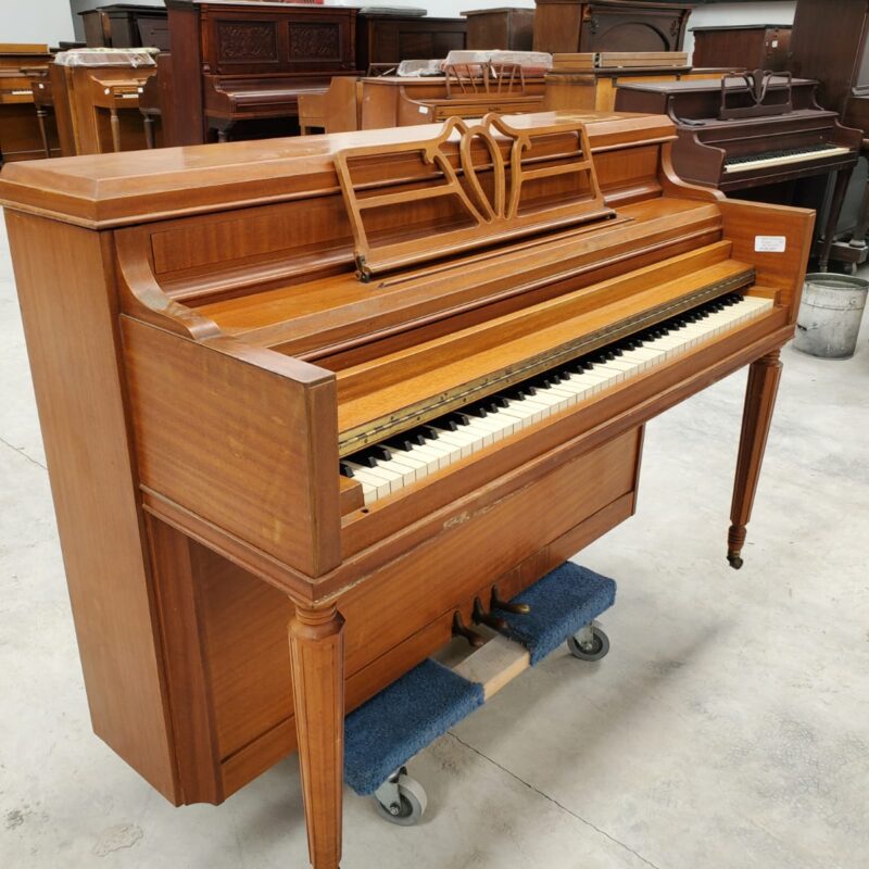 #421025 Piano KOHLER & CAMPBELL Consola Timbre Refinado.