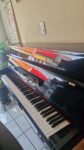 #502558 Piano compacto marca SAMICK, Modelo SU-105. Una voz que enamora.