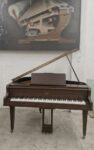 #182674 Piano Pequeño 1/8 de Cola 144 cm. Marca APOLLO