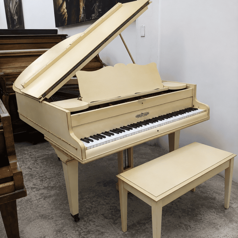 #2853/1835 Piano Vintage CHICKERING, color Marfil. VOZ MAJESTUOSA.