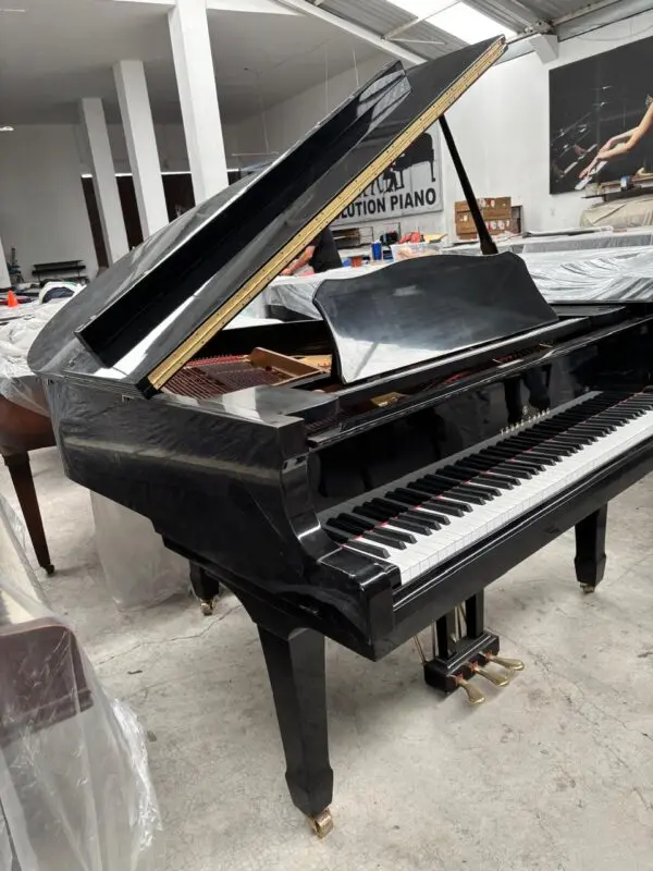 #G24928 Hermoso Piano YOUNG CHANG G-150 Negro Brillante.
