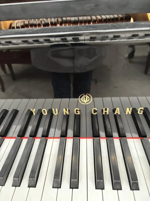 #G24928 Hermoso Piano YOUNG CHANG G-150 Negro Brillante.