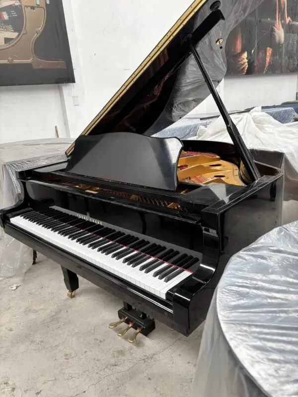 #G24928 Hermoso Piano YOUNG CHANG G-150 Negro Brillante.